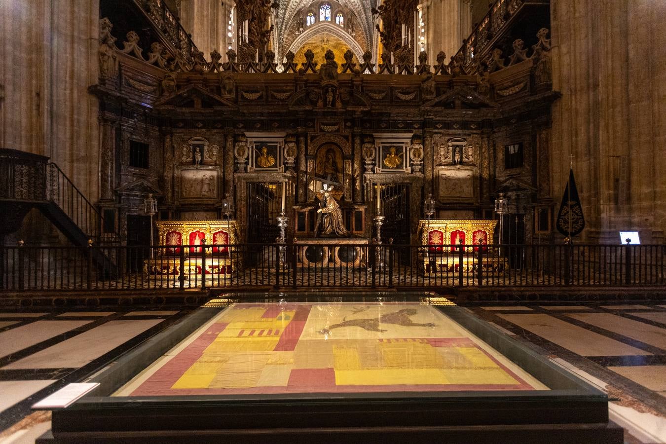 Alguno de los momentos de la inauguración de la exposición 'San Fernando, el que más teme a Dios' en la Catedral