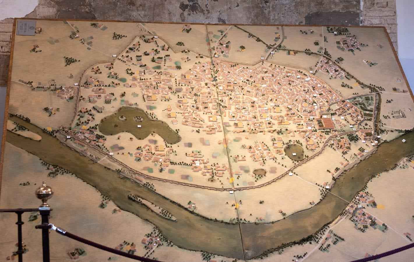 Alguno de los momentos de la inauguración de la exposición 'San Fernando, el que más teme a Dios' en la Catedral