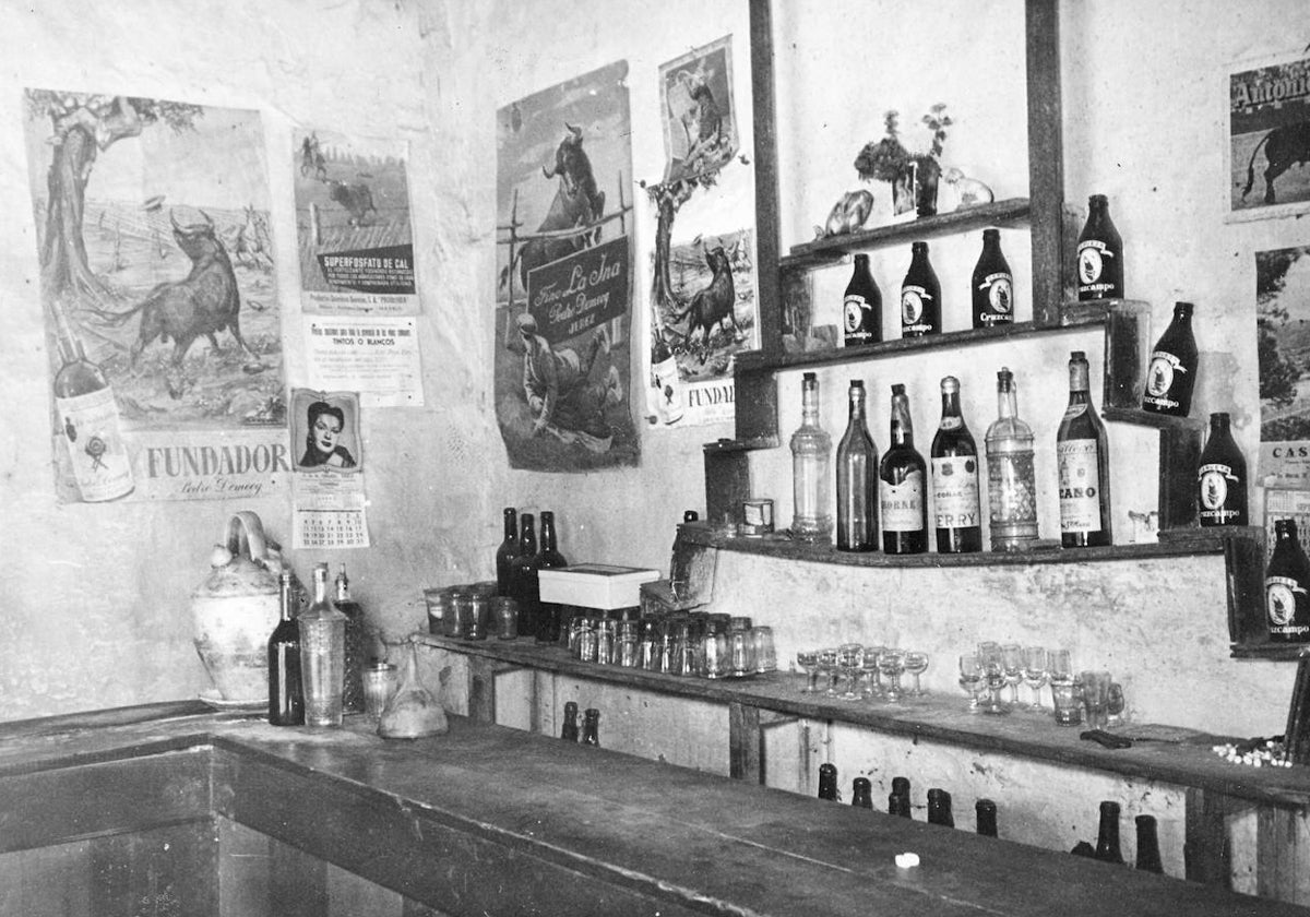 El archivo de ABC de Sevilla recoge fotos antiquísimas de negocios que solo recordarán algunos