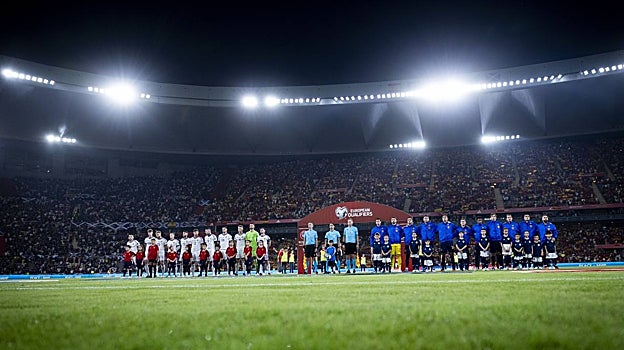 Partido disputado en el estadio de la Cartuja entre las selecciones de España y Escocia