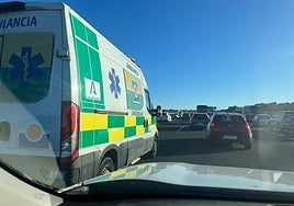 Retenciones en los accesos a Sevilla desde el Aljarafe por un accidente de tráfico