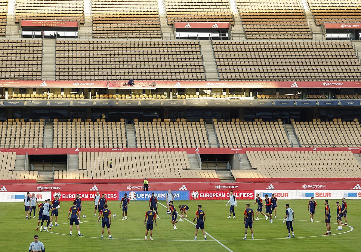 Entrenamiento de la selección española en el estadio de la Cartuja el pasado mes de octubre