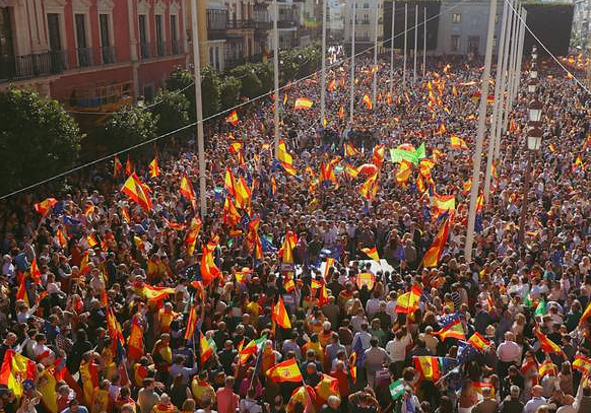 Multitudinaria manifestación contra la amnistía celebrada en el Centro de Sevilla
