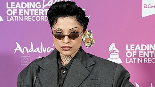 La cantante Mon Laferte posando en el photocall.