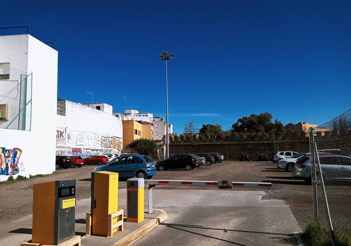 El aparcamiento de los Jardines del Valle se mantendrá al menos hasta el mes de marzo