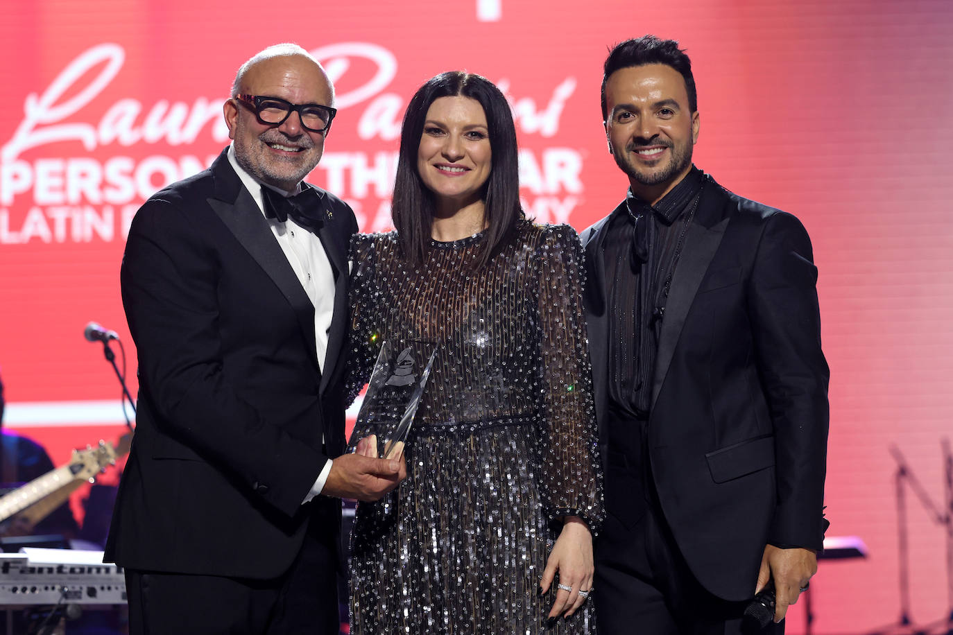 Laura Pausini recibe el premio a la Persona del Año en una gala en el Palacio de Congresos y Exposiciones de Sevilla