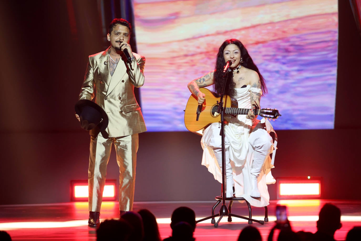 Laura Pausini recibe el premio a la Persona del Año en una gala en el Palacio de Congresos y Exposiciones de Sevilla