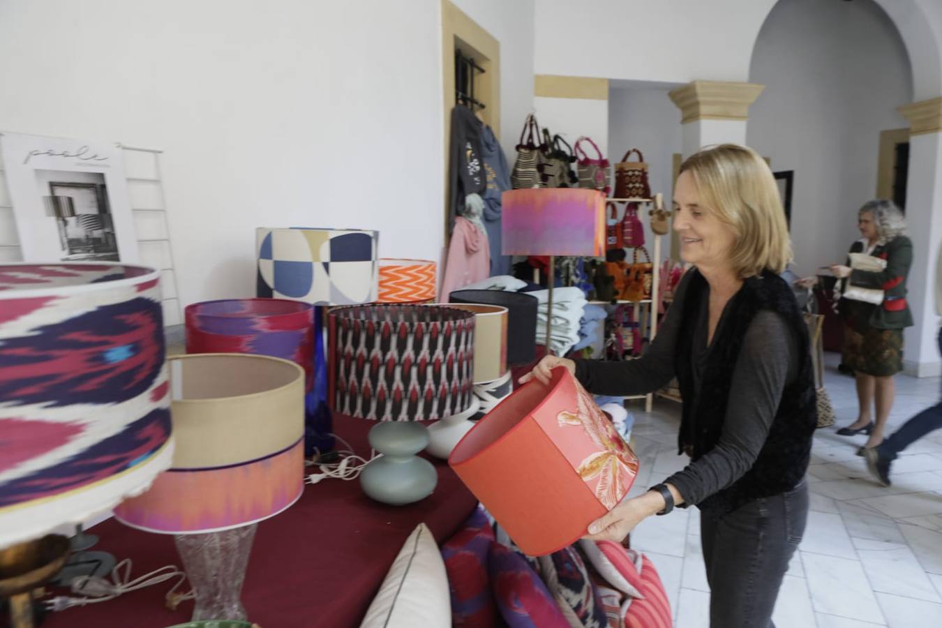 Mercado de Navidad de la asociación Nuevo Futuro Sevilla instalado en la Fundación Valentín de Madariaga