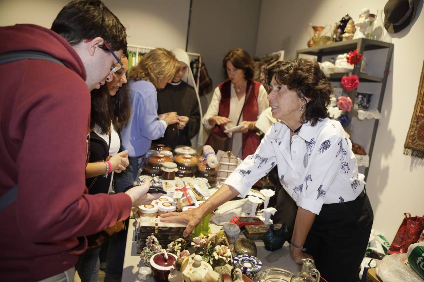 Mercado de Navidad de la asociación Nuevo Futuro Sevilla instalado en la Fundación Valentín de Madariaga