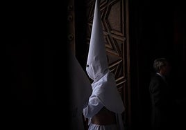 Las reacciones de las hermandades y los fieles ante el cambio de orden en el Domingo de Ramos de la Semana Santa de Sevilla