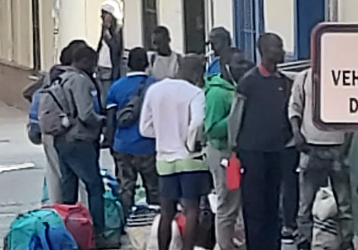 Un grupo de migrantes ha sido instalado en un edificio de la Alameda de Hércules