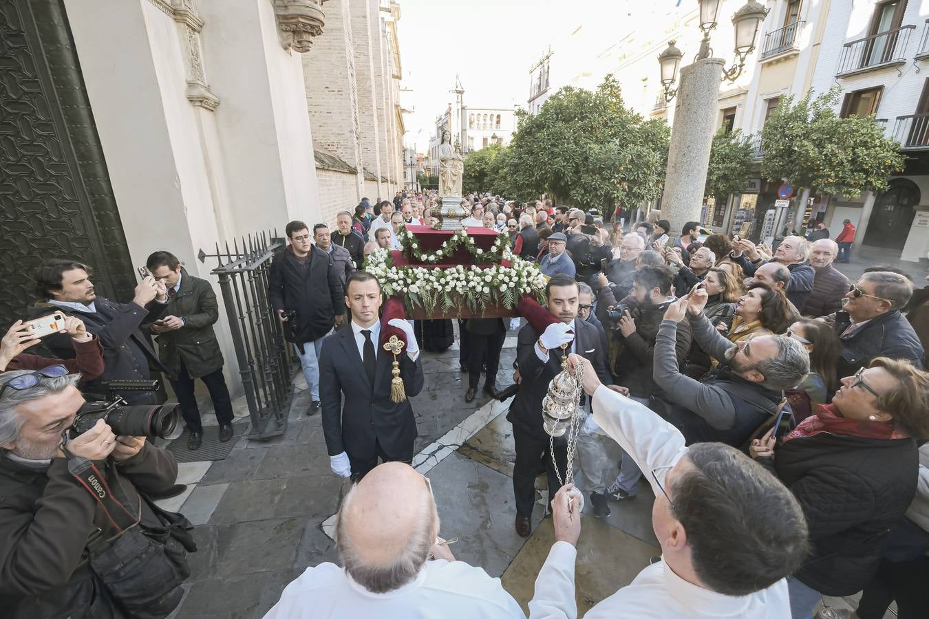 Apertura de la urna de San Fernando, misa y procesión de la espada en la Catedral de Sevilla con motivo de la festividad de San Clemente