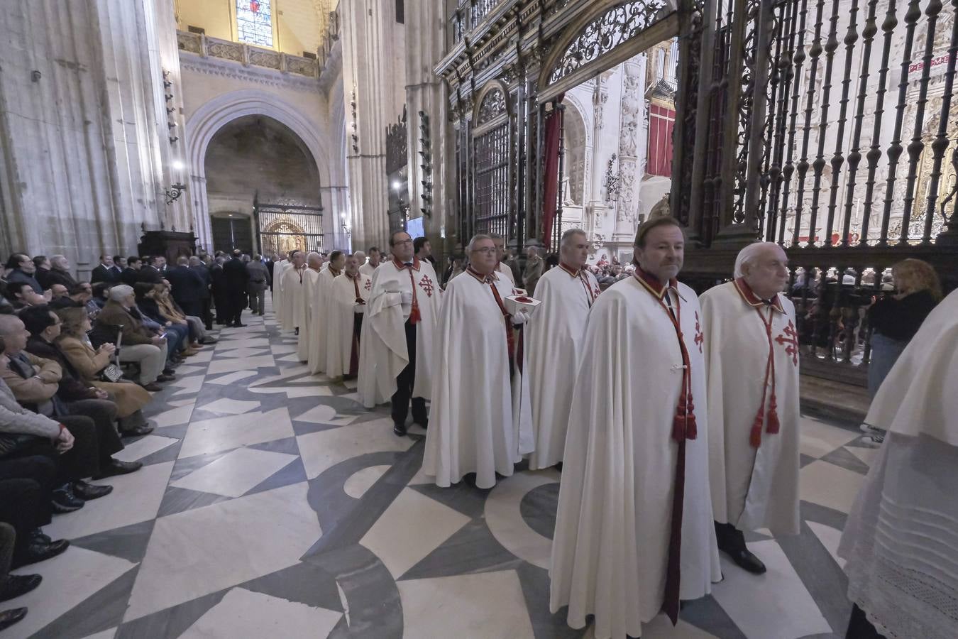 Apertura de la urna de San Fernando, misa y procesión de la espada en la Catedral de Sevilla con motivo de la festividad de San Clemente