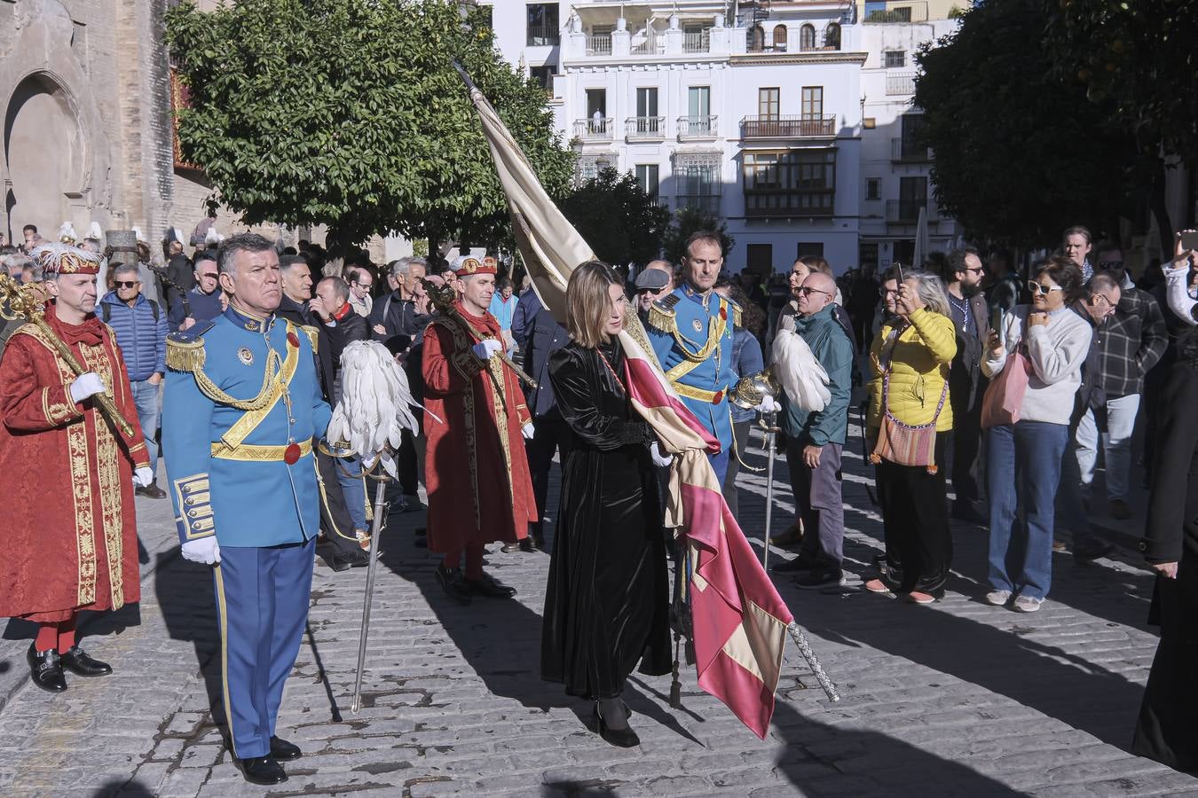 Apertura de la urna de San Fernando, misa y procesión de la espada en la Catedral de Sevilla con motivo de la festividad de San Clemente