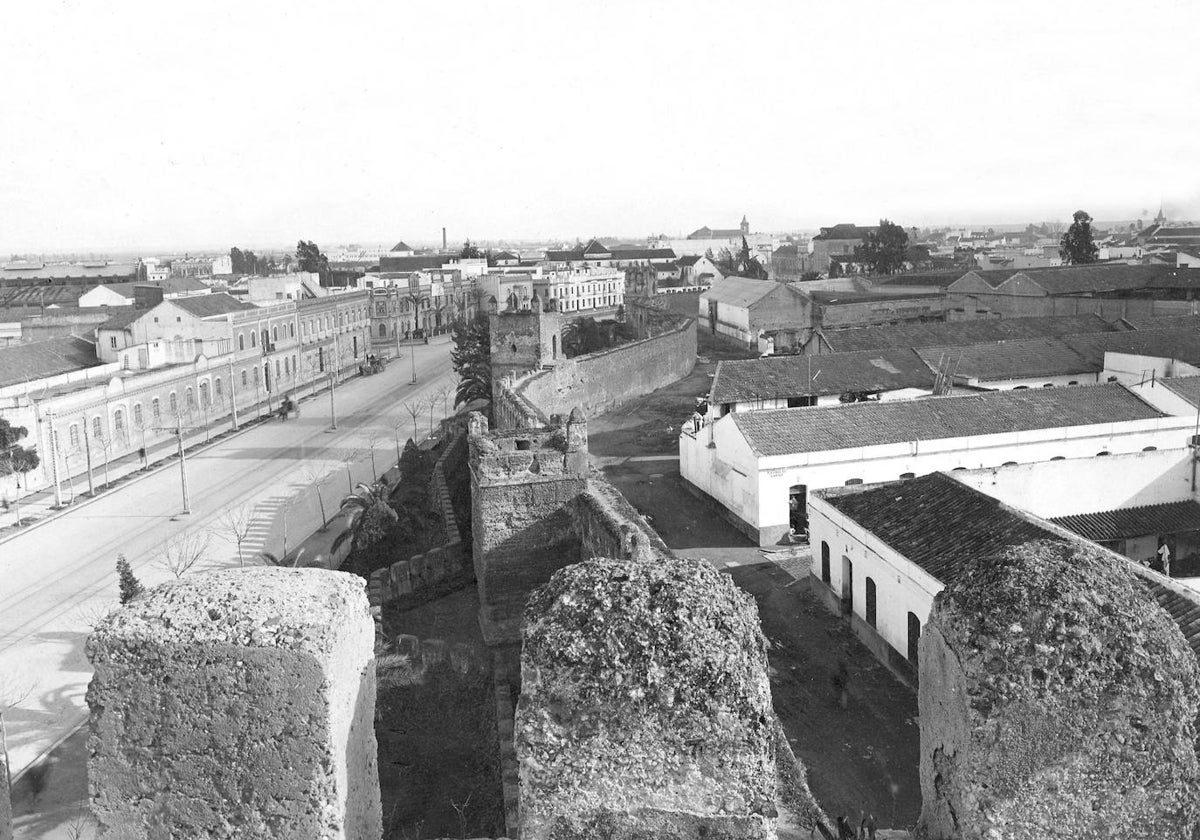 Conjunto de la antigua fortaleza en una imagen de 1930