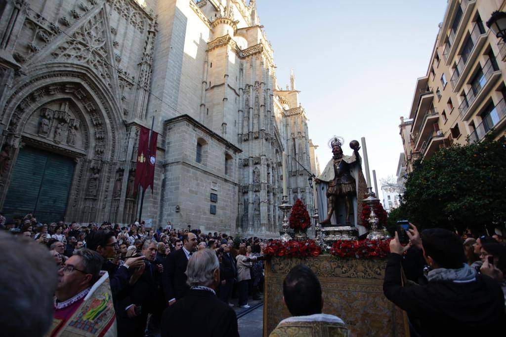 La procesión extraordinaria de la Virgen de Valme y San Fernando recorre Sevilla