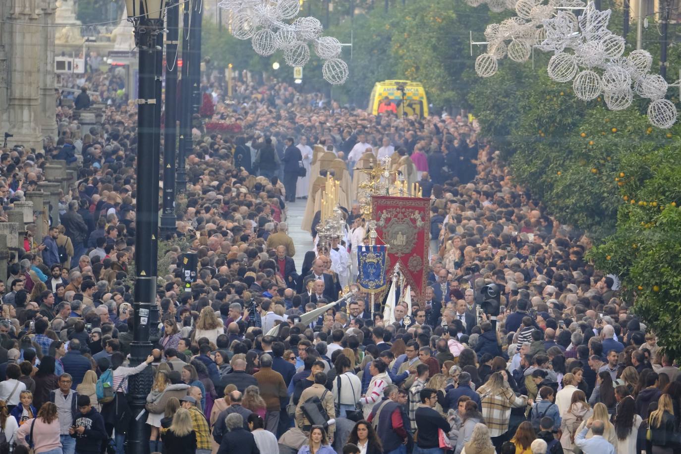 La procesión extraordinaria de la Virgen de Valme y San Fernando recorre Sevilla