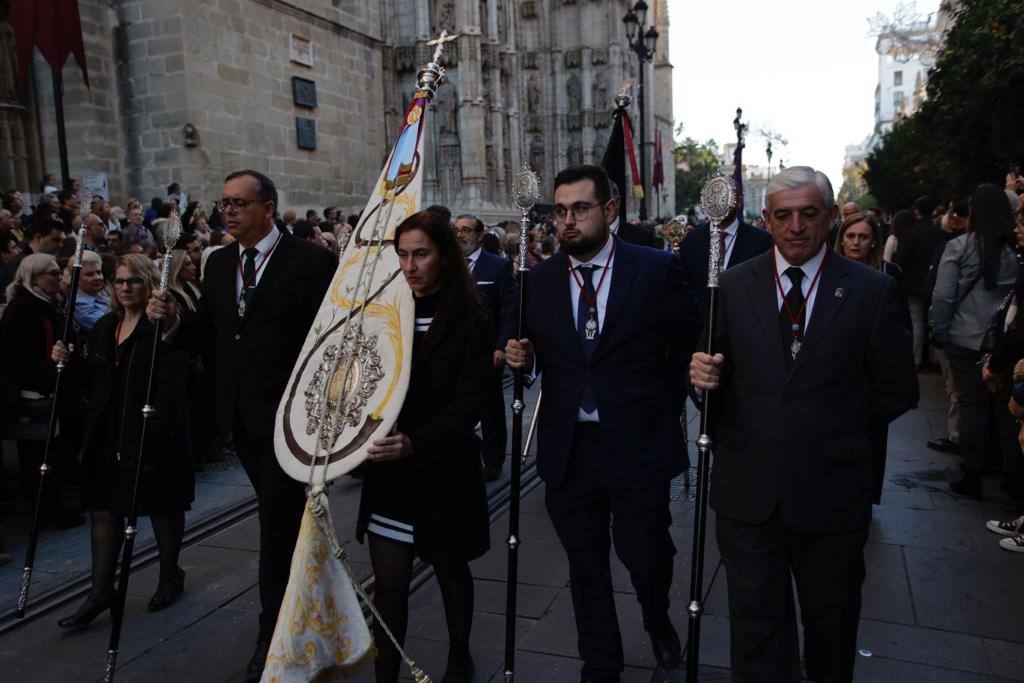La procesión extraordinaria de la Virgen de Valme y San Fernando recorre Sevilla