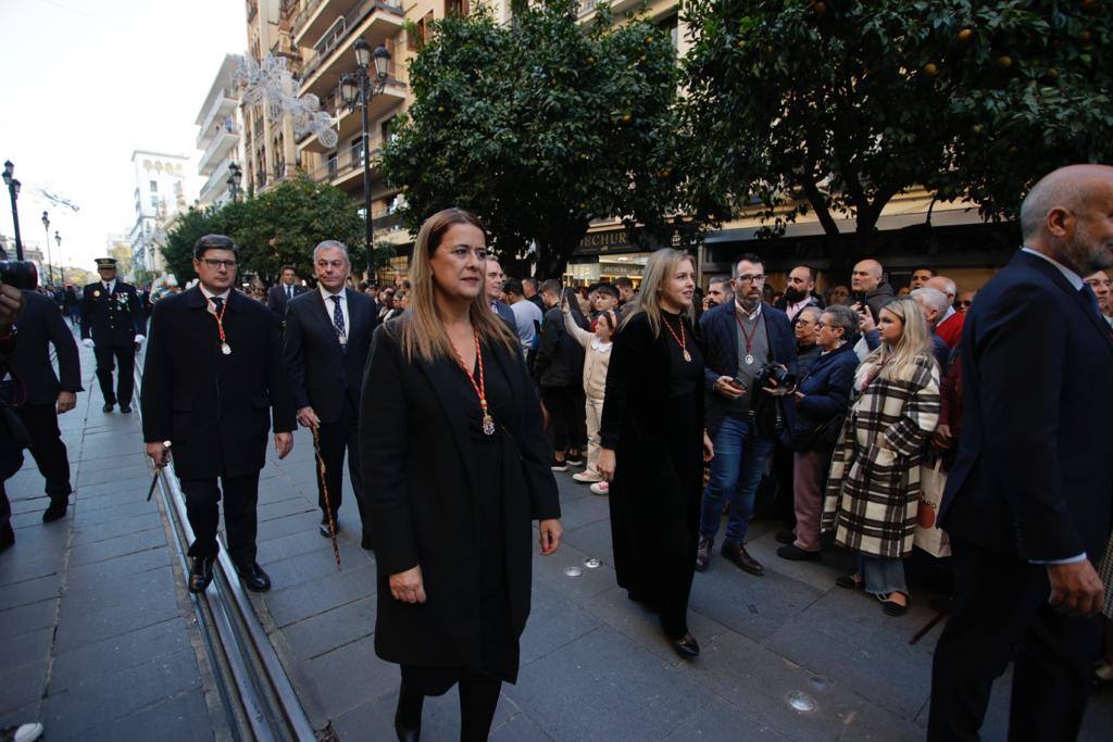 La procesión extraordinaria de la Virgen de Valme y San Fernando recorre Sevilla