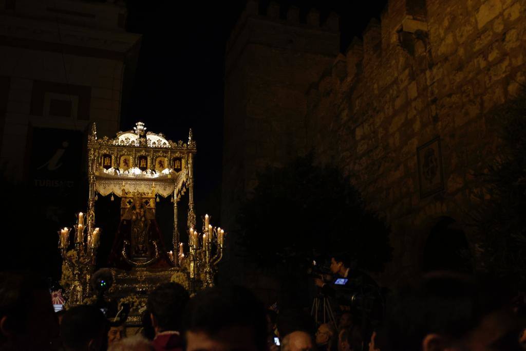 La procesión extraordinaria de la Virgen de Valme y San Fernando recorre Sevilla