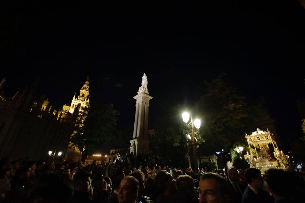 La procesión extraordinaria de la Virgen de Valme y San Fernando recorre Sevilla