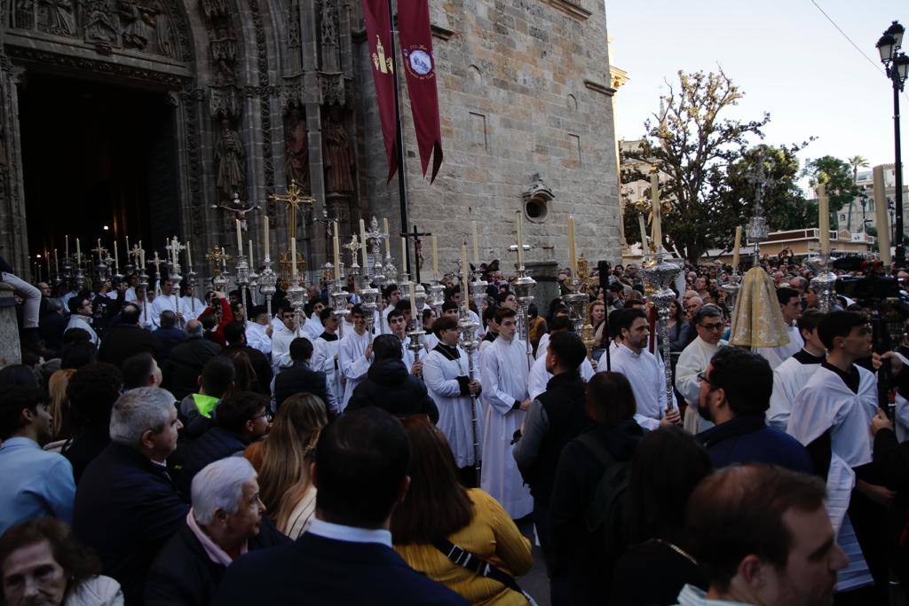 La procesión extraordinaria de la Virgen de Valme y San Fernando recorre Sevilla