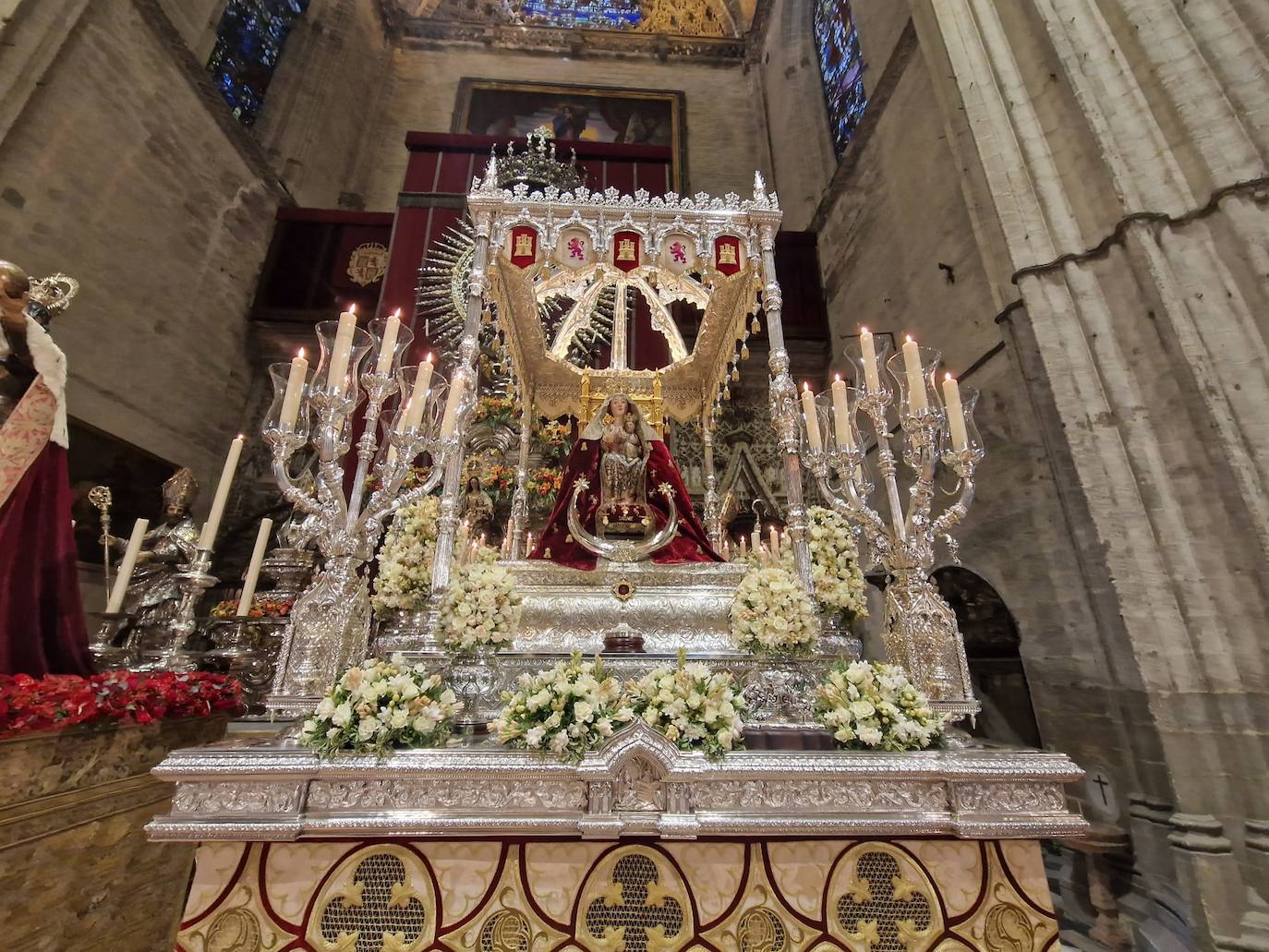 La procesión extraordinaria de la Virgen de Valme y San Fernando recorre Sevilla