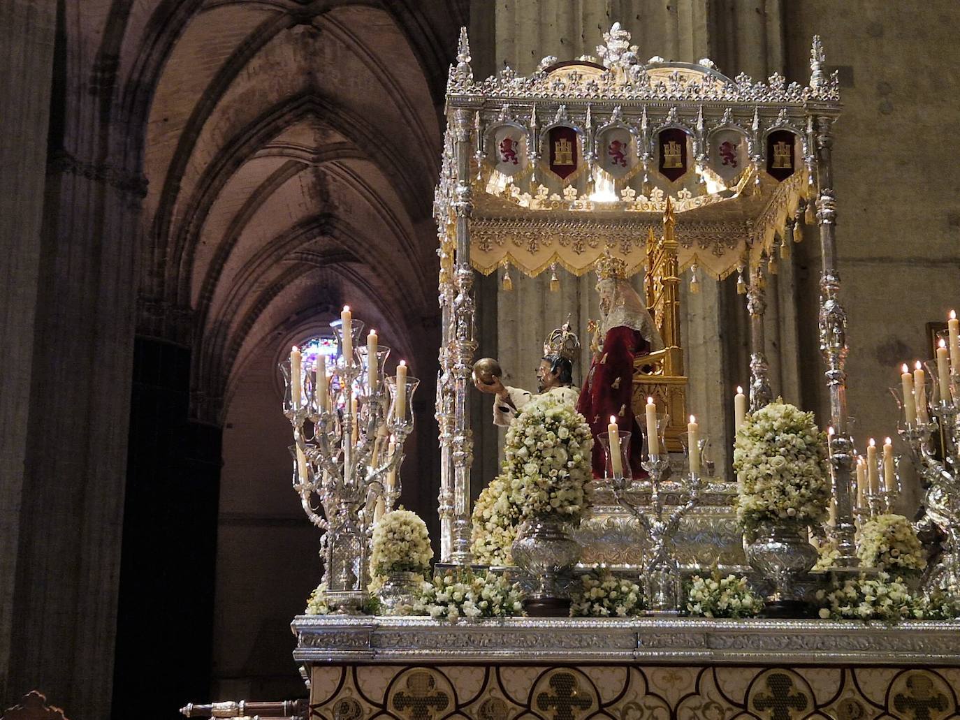 La procesión extraordinaria de la Virgen de Valme y San Fernando recorre Sevilla