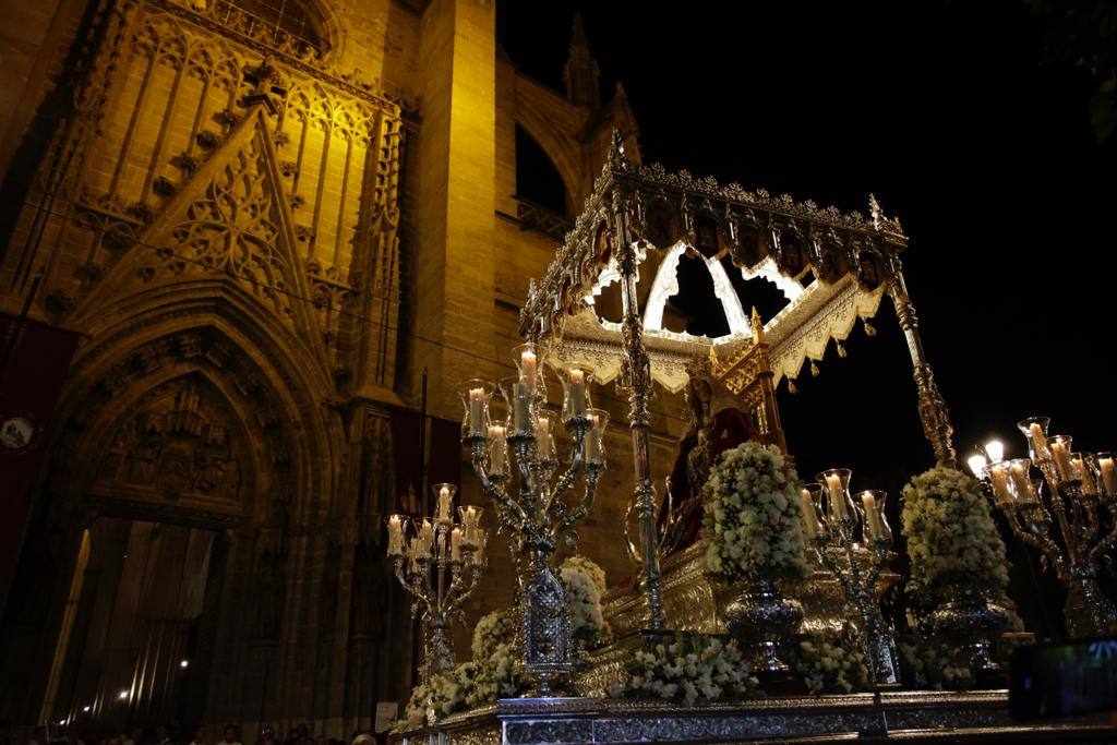 La procesión extraordinaria de la Virgen de Valme y San Fernando recorre Sevilla