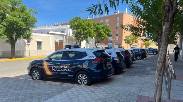 Vehículos patrulla de la Policía Nacional de Dos Hermanas