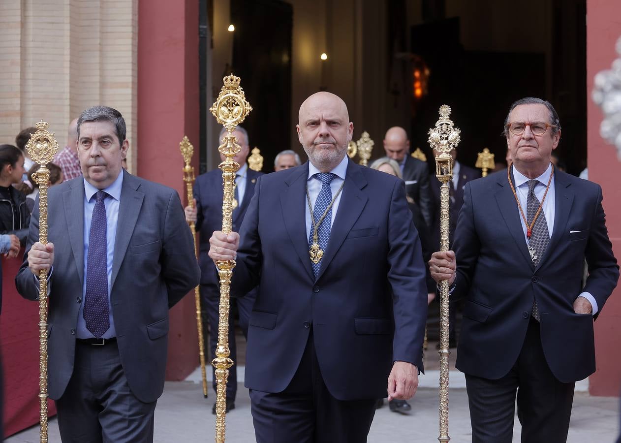 La Virgen del Patrocinio recorre las calles del barrio sevillano de Triana