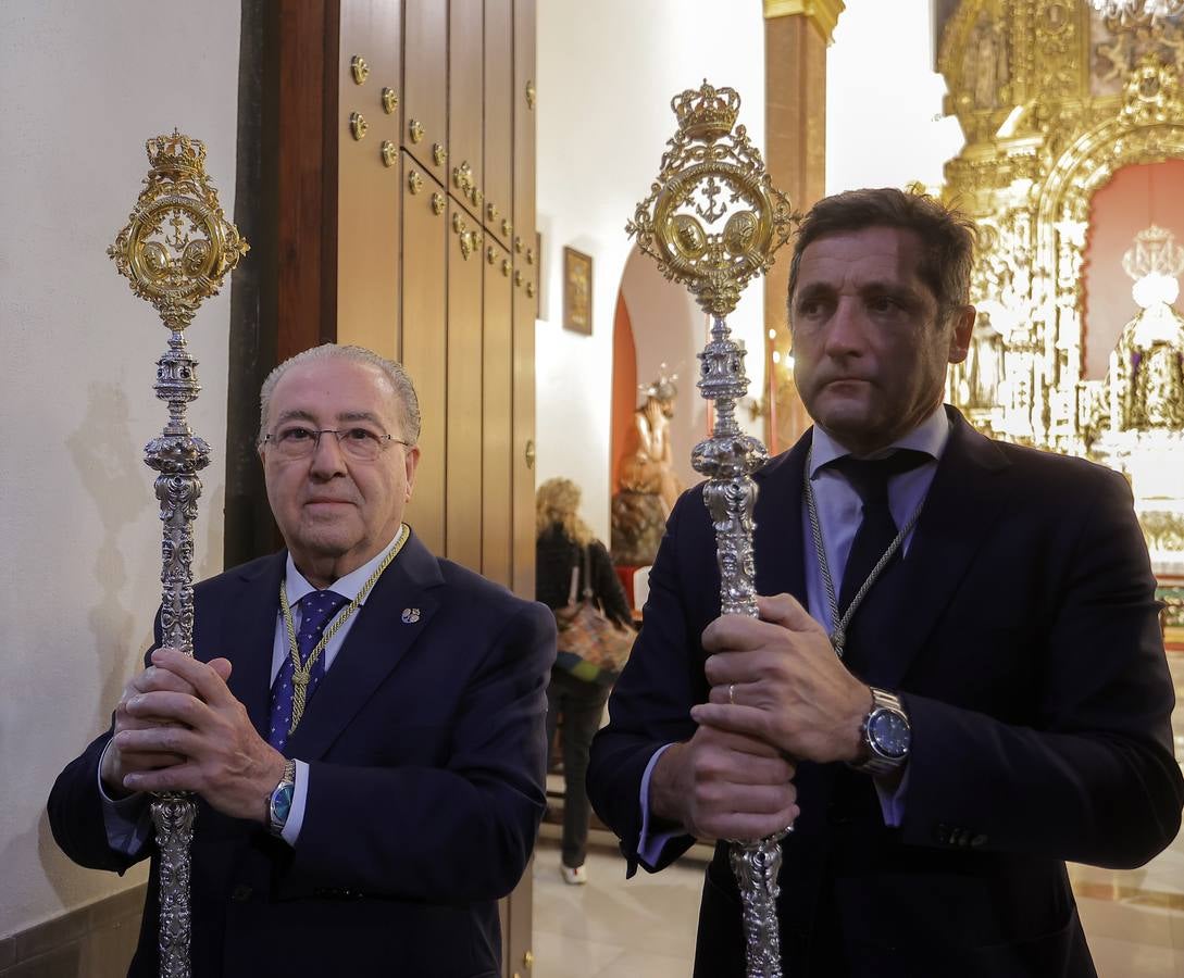 La Virgen del Patrocinio recorre las calles del barrio sevillano de Triana