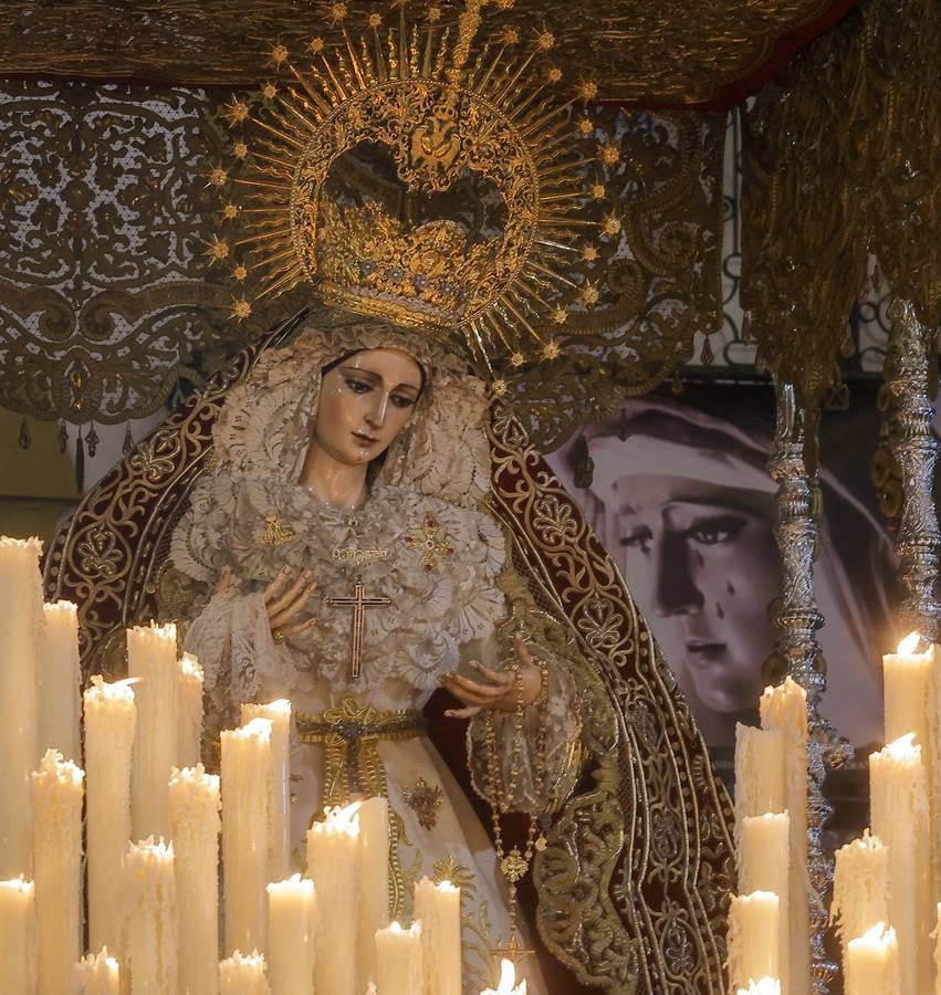 La Virgen del Patrocinio recorre las calles del barrio sevillano de Triana