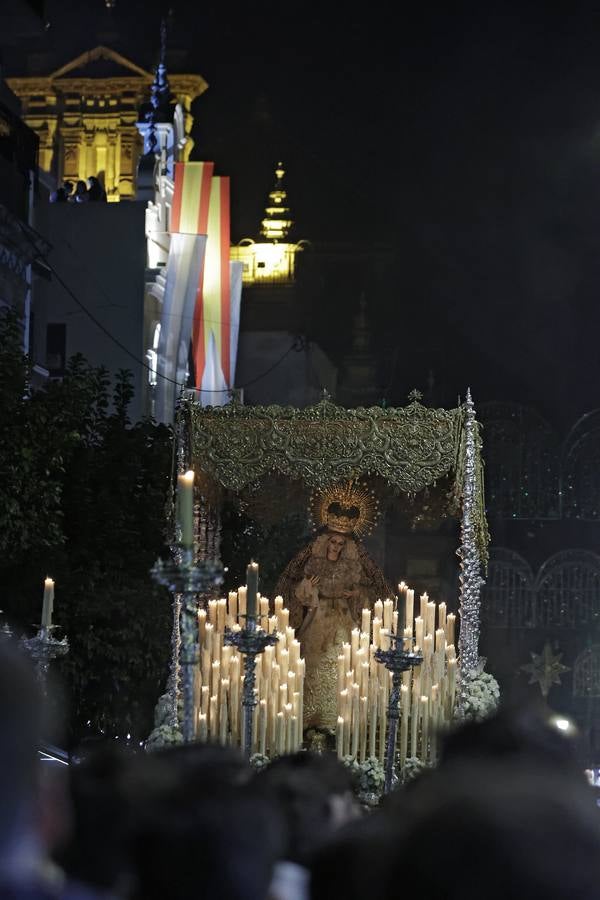 La Virgen del Patrocinio recorre las calles del barrio sevillano de Triana