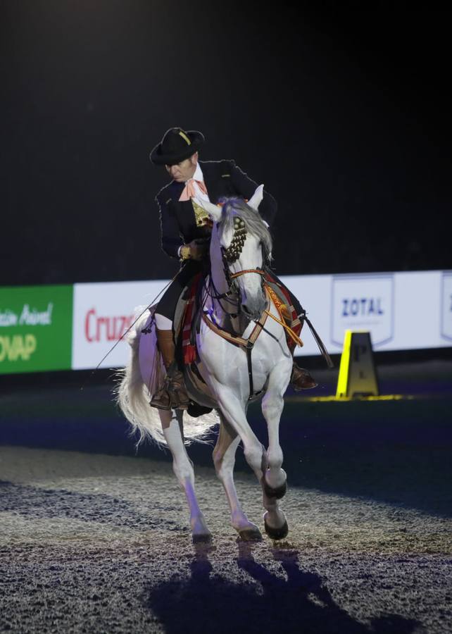 El espectáculo hizo vibrar a la grada durante el primer día del Sicab