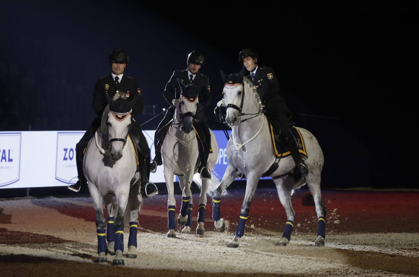 El espectáculo hizo vibrar a la grada durante el primer día del Sicab
