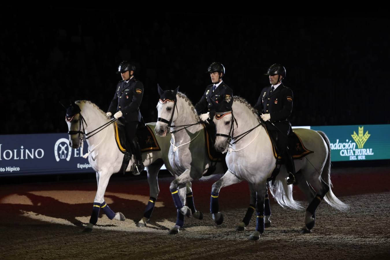 El espectáculo hizo vibrar a la grada durante el primer día del Sicab