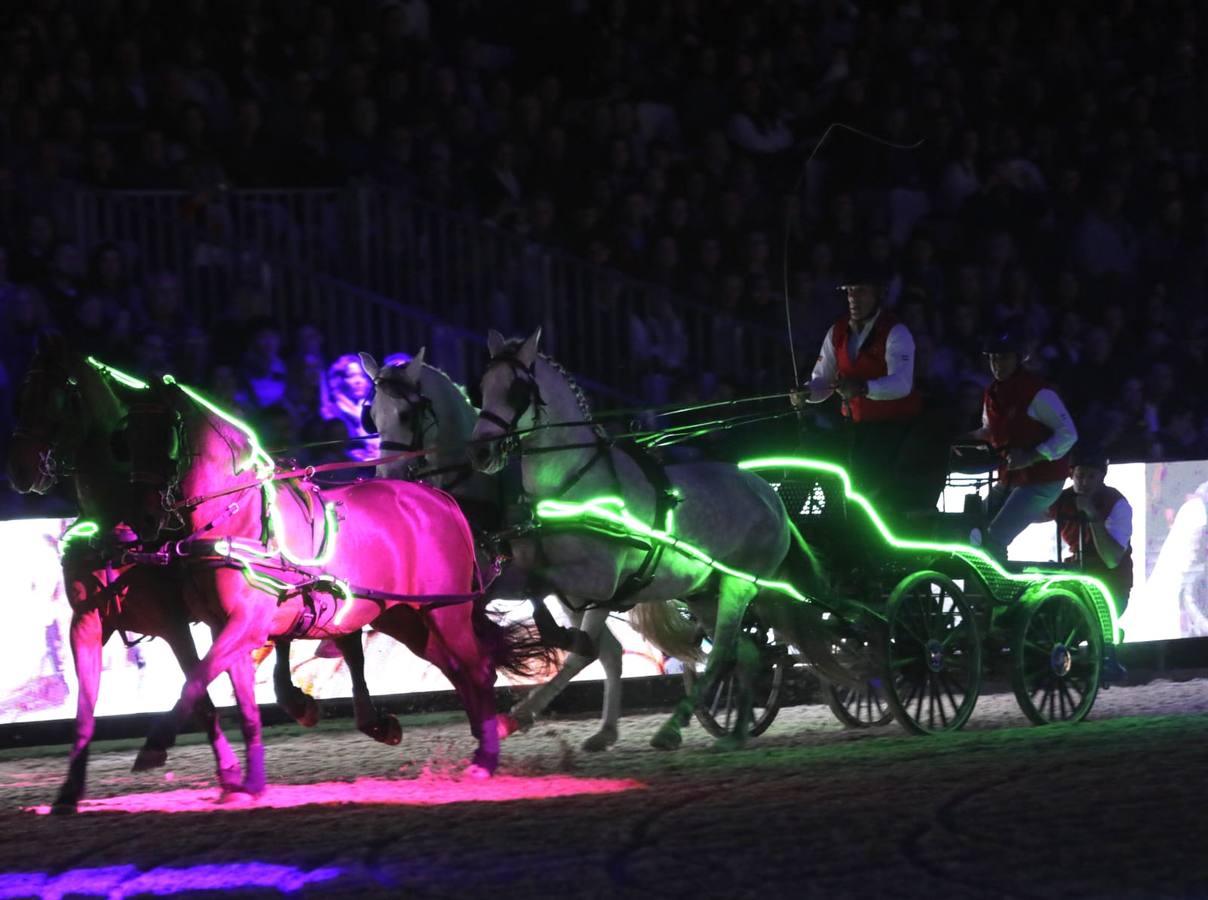 El espectáculo hizo vibrar a la grada durante el primer día del Sicab