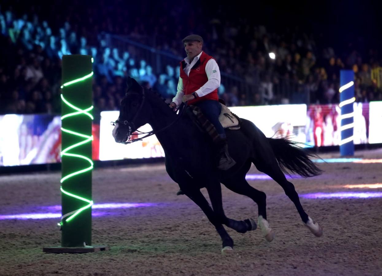 El espectáculo hizo vibrar a la grada durante el primer día del Sicab