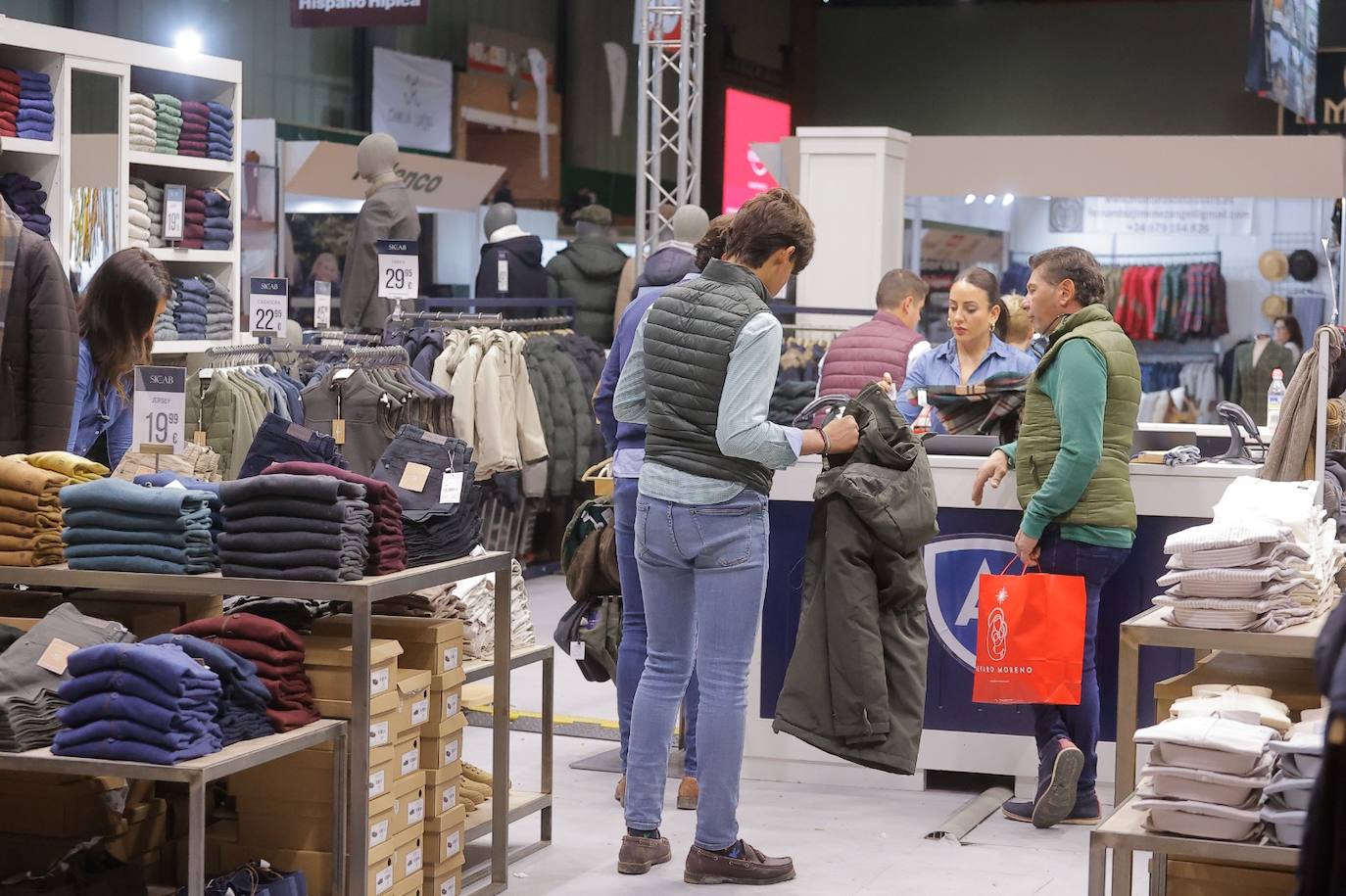 Preparativos para el SICAB en el Palacio de Congresos y Exposiciones de Sevilla