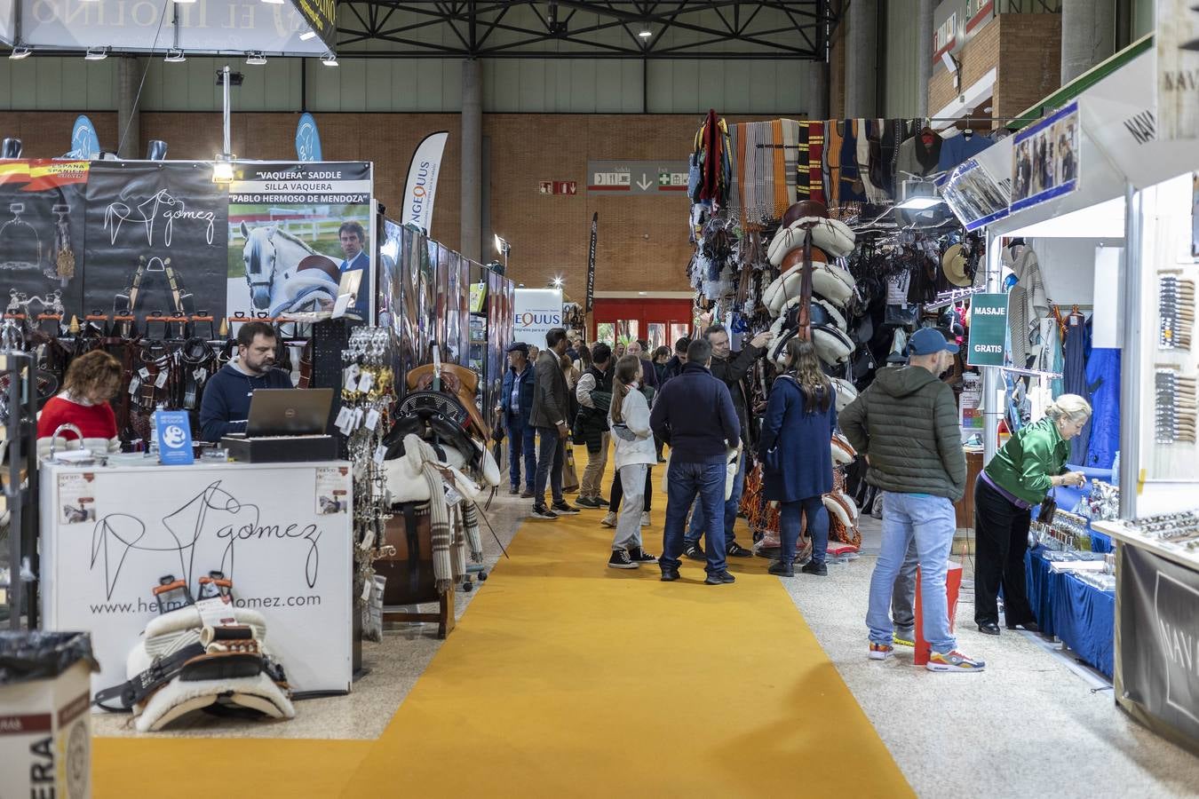 Multitud de actividades atraen cada día a los aficionados al mundo del caballo 