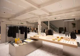 En imágenes, así es la nueva tienda de Zara del centro de Sevilla: todas las novedades que llegan a la Plaza del Duque
