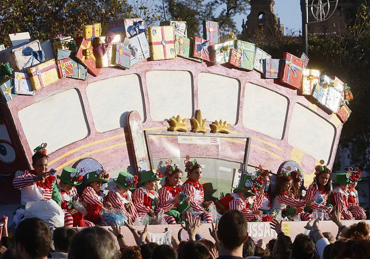 Una carroza de la cabalgata de los Reyes Magos de Sevilla