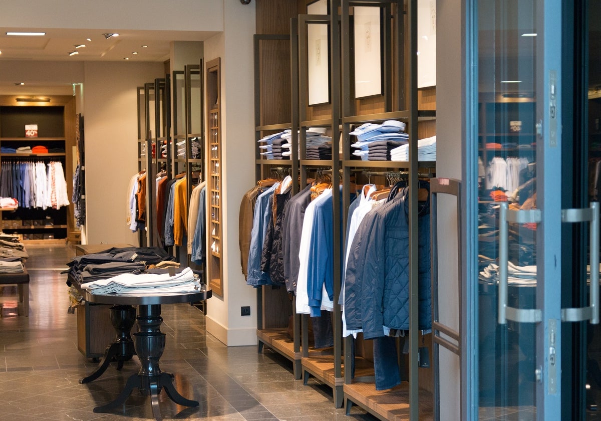 Las tiendas de ropa necesitan de personal para la campaña de Navidad