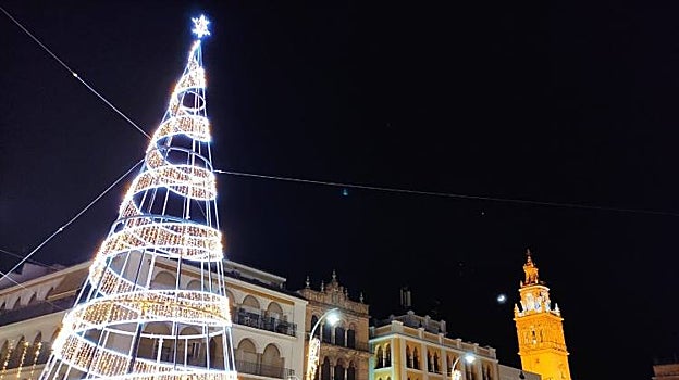 Écija espera al puente de la Constitución para encender su iluminación navideña