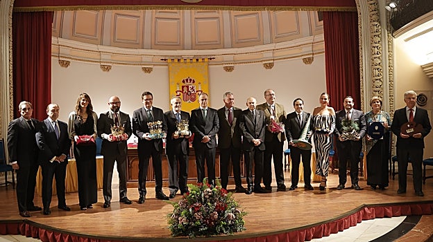 Los Reyes Melchor, Gaspar y Baltasar con el alcalde José Luis Sanz y el resto de integrantes del Séquito Real