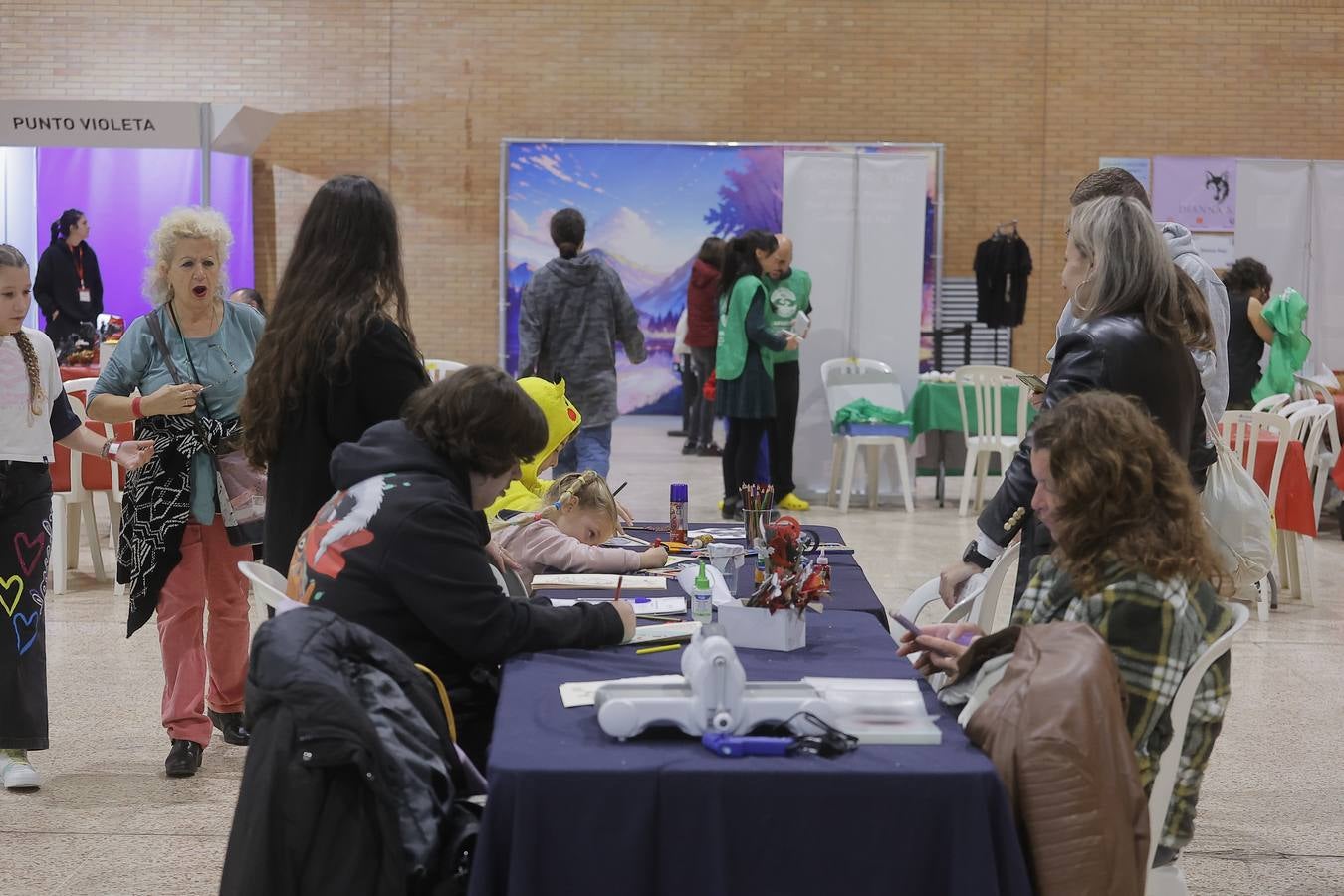 Asistentes a una nueva edición del Mangafest en Fibes