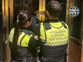 Precintados dos bares de Nervión y Sevilla Este por vender alcohol al exterior y alimentos sin trazabilidad