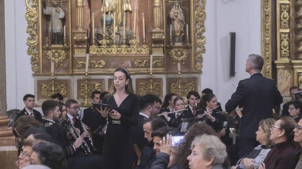 Una soprano acompañó a la Banda de la Cruz Roja en el pregón