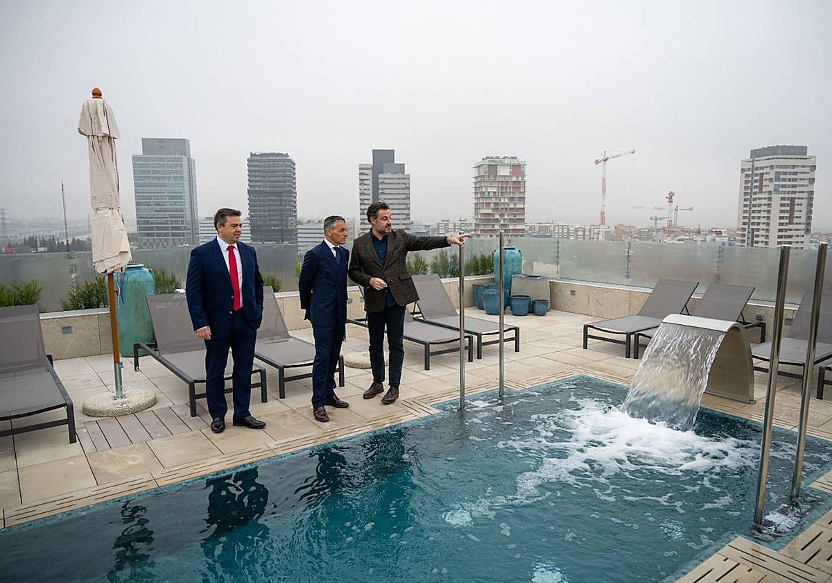 Directivos de Jarquil, en Madrid en la presentación de resultados de la constructora